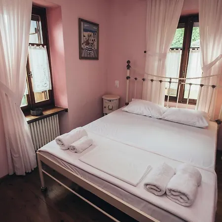 Guest house Ellis Full 4*