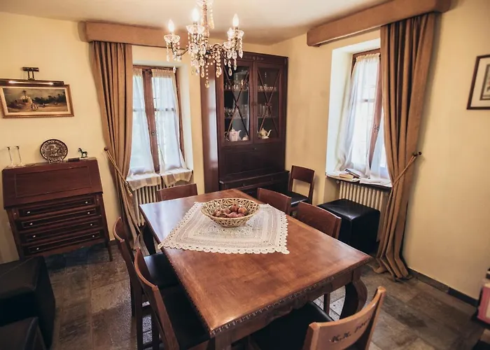 Ellis Full Guest house 4*